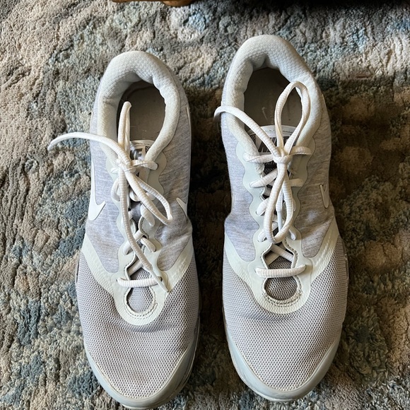 Nike Gray Training Tennis Shoes, Sz 9 - Picture 1 of 2